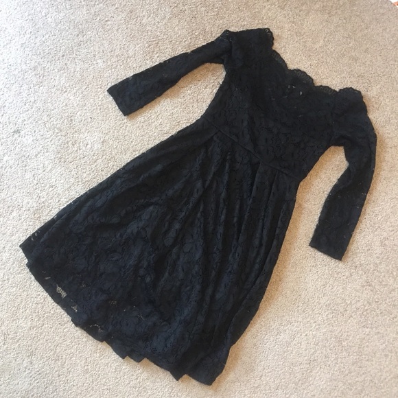 Elegant Lace Off Shoulder Dress - Picture 3 of 12